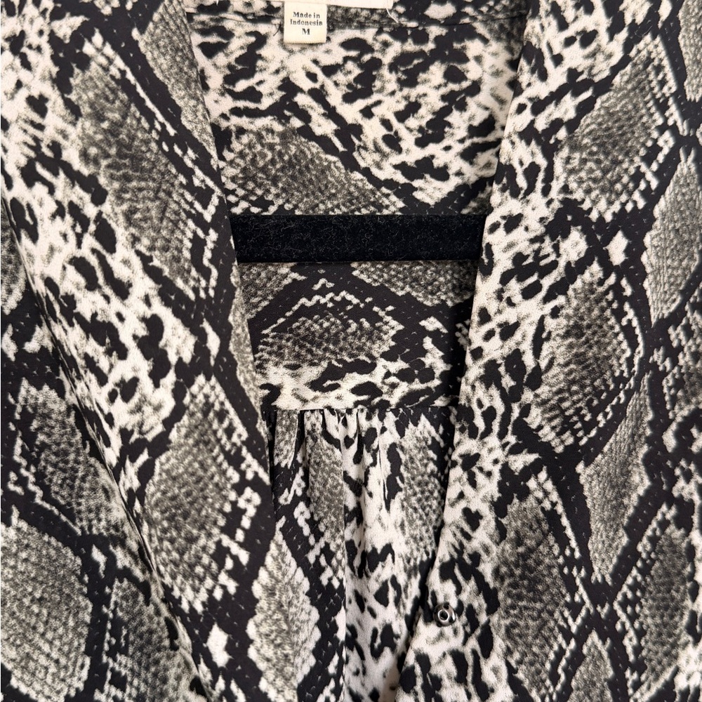 Pleione Women's Snake Print Blouse M - Picture 6 of 12
